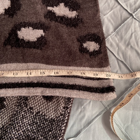 2for $20: Brand new knitted scarf! ๐ค - Picture 7 of 7